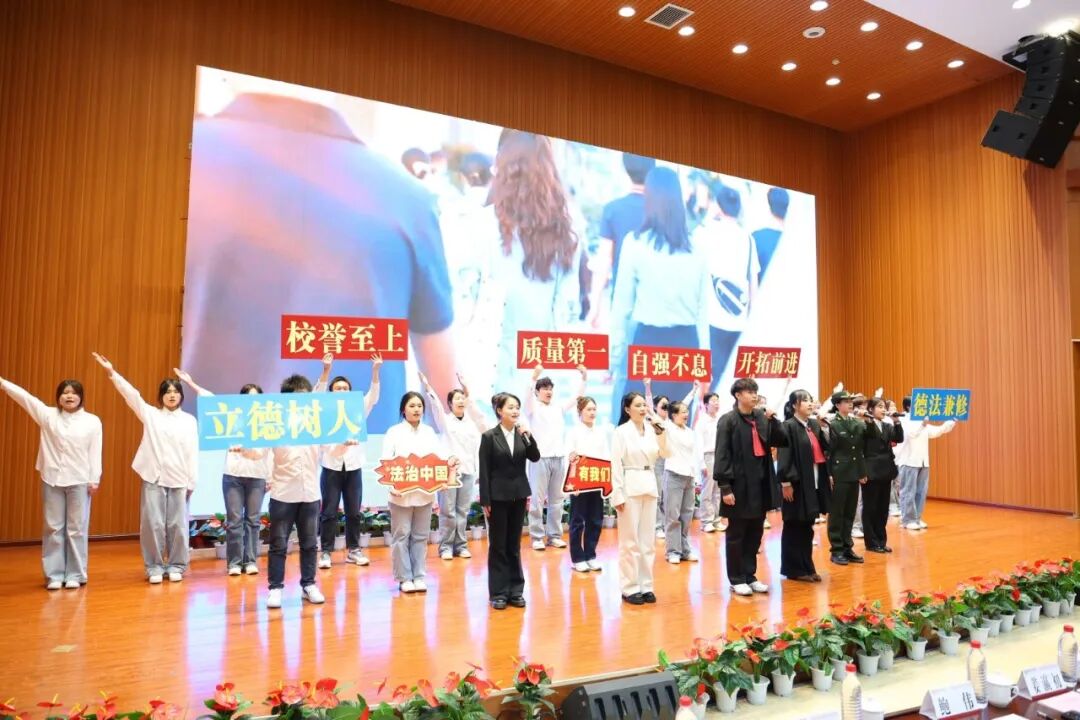 西安培华学院隆重举办2024-2025学年“姜维之班”创建成果汇报暨荣誉授予仪式 西安培华学院隆重举办2024-2025学年“姜维之班”创建成果汇报暨荣誉授予仪式