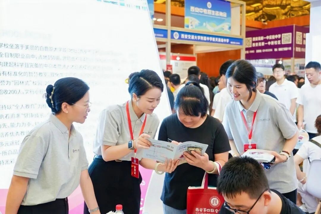西安交通职业学校“靓响”西安中招会！现场报名学子络绎不绝...