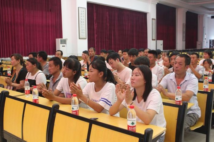 热烈欢迎两当县学生来我校学习深造7.jpg