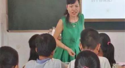 网传:广西一小学老师因家长在殡仪馆工作而孤立学生 涉事老师被停职2.jpg