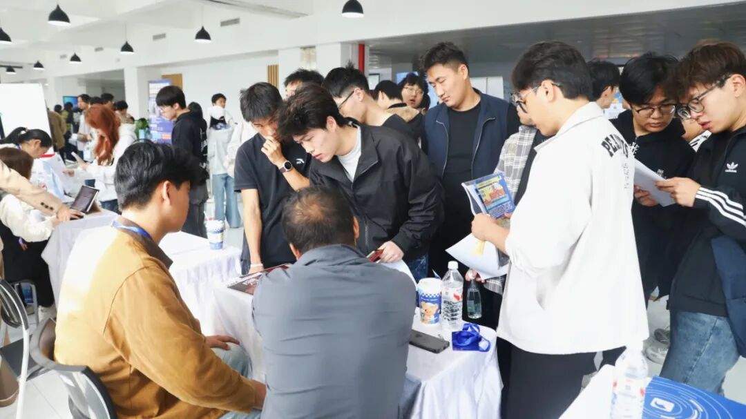 西京学院举办陕西省“宏志助航计划”专场招聘会 西京学院举办陕西省“宏志助航计划”专场招聘会