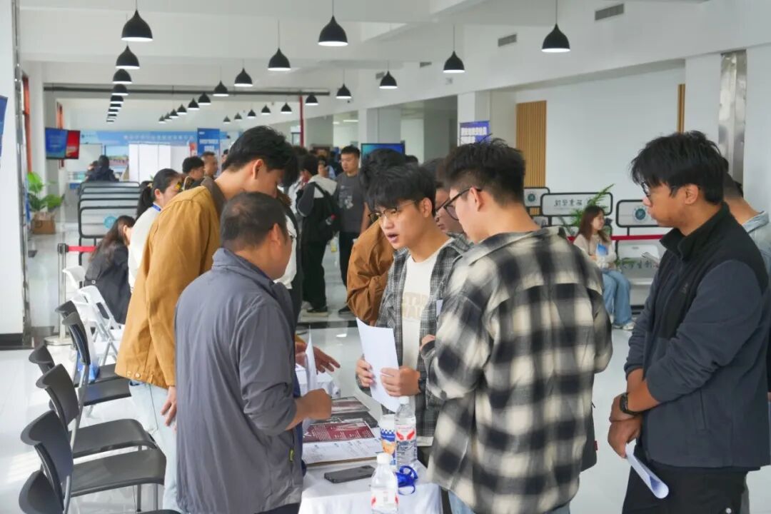 西京学院举办陕西省“宏志助航计划”专场招聘会 西京学院举办陕西省“宏志助航计划”专场招聘会
