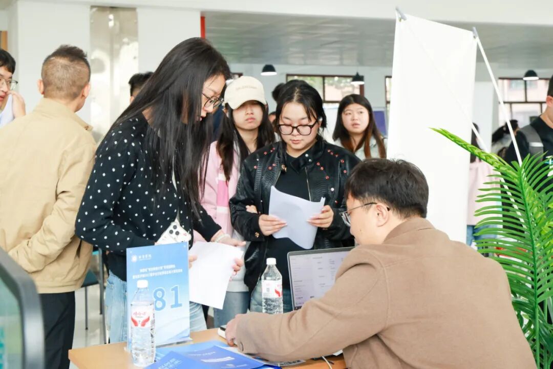 西京学院举办陕西省“宏志助航计划”专场招聘会 西京学院举办陕西省“宏志助航计划”专场招聘会