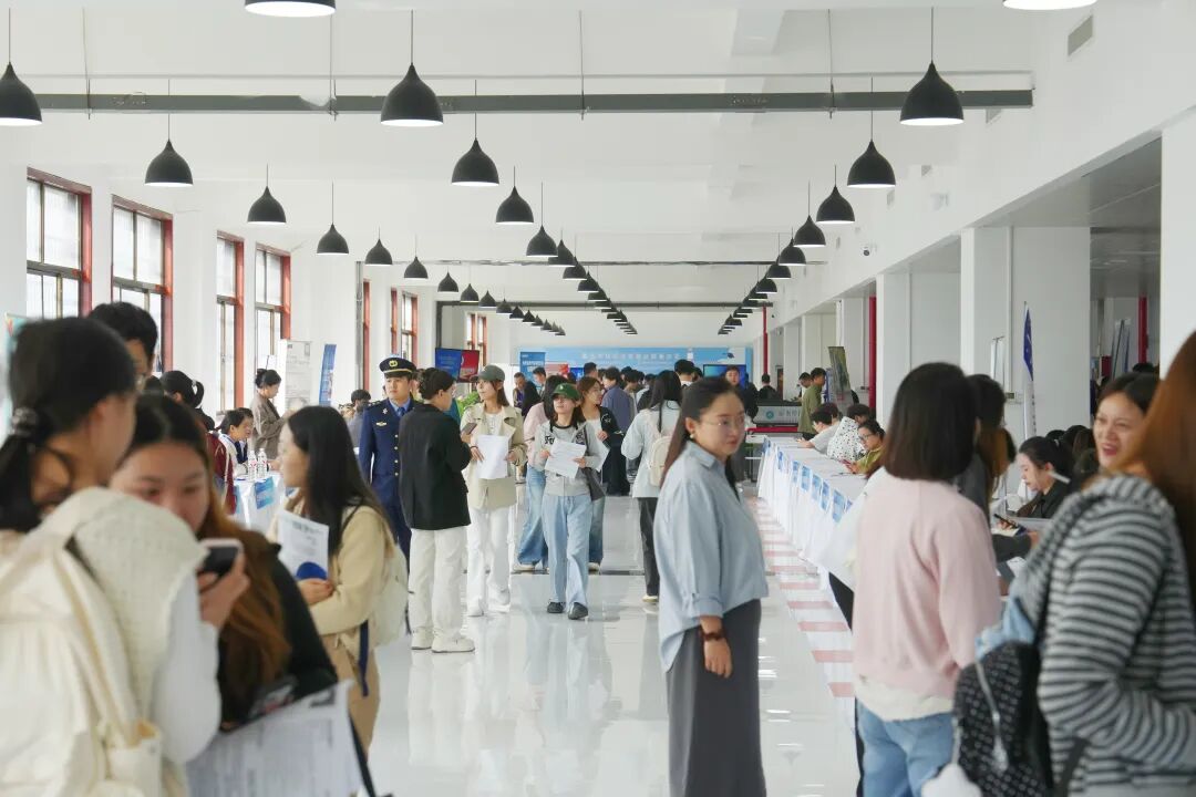 西京学院举办陕西省“宏志助航计划”专场招聘会 西京学院举办陕西省“宏志助航计划”专场招聘会