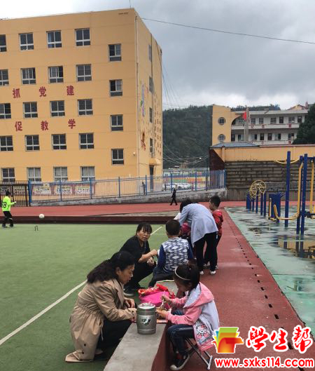 9月19日延川县城关小学操场5.jpg