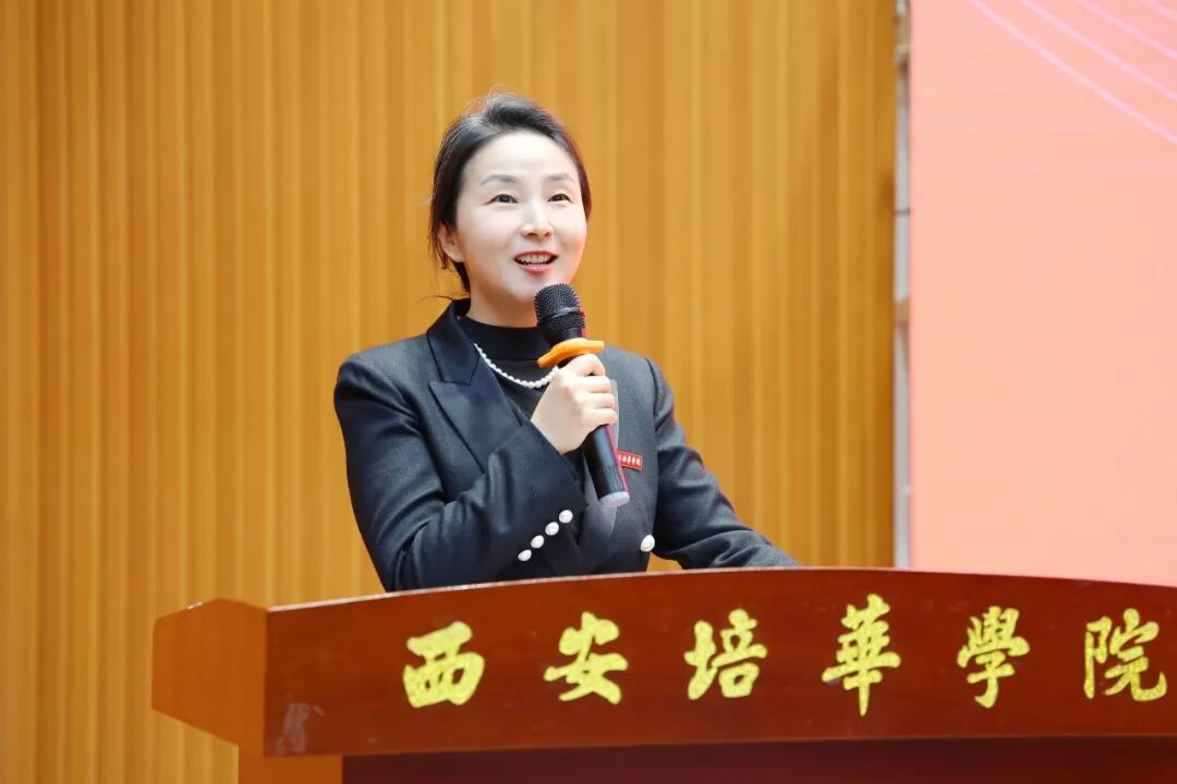 副校长、党委副书记姚文静 宣读“姜维之班”创建成绩 副校长、党委副书记姚文静 宣读“姜维之班”创建成绩