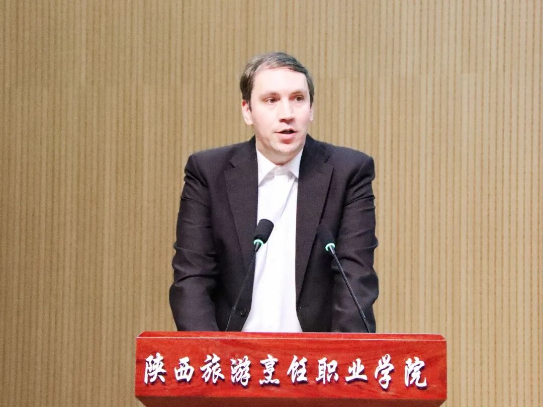 德国教育文化经济协会外宾Tobias先生分享《德国就业实习项目发展新机遇》 德国教育文化经济协会外宾Tobias先生分享《德国就业实习项目发展新机遇》