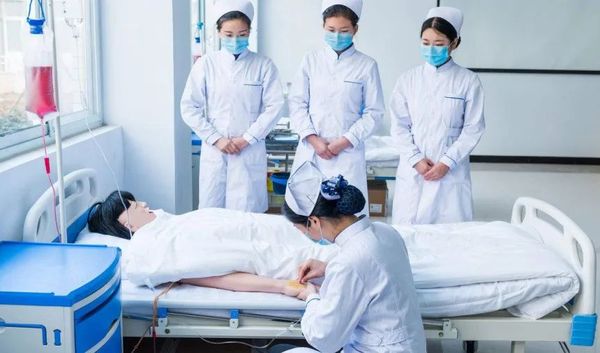 西安信息工程技师学院2025年春季招生指南-卫生健康学院1.jpg
