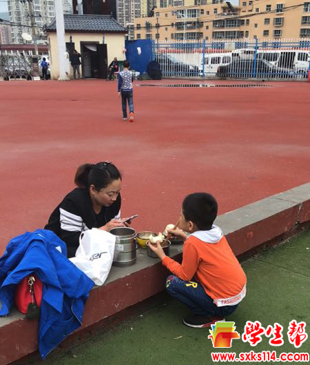 9月19日延川县城关小学操场1.jpg