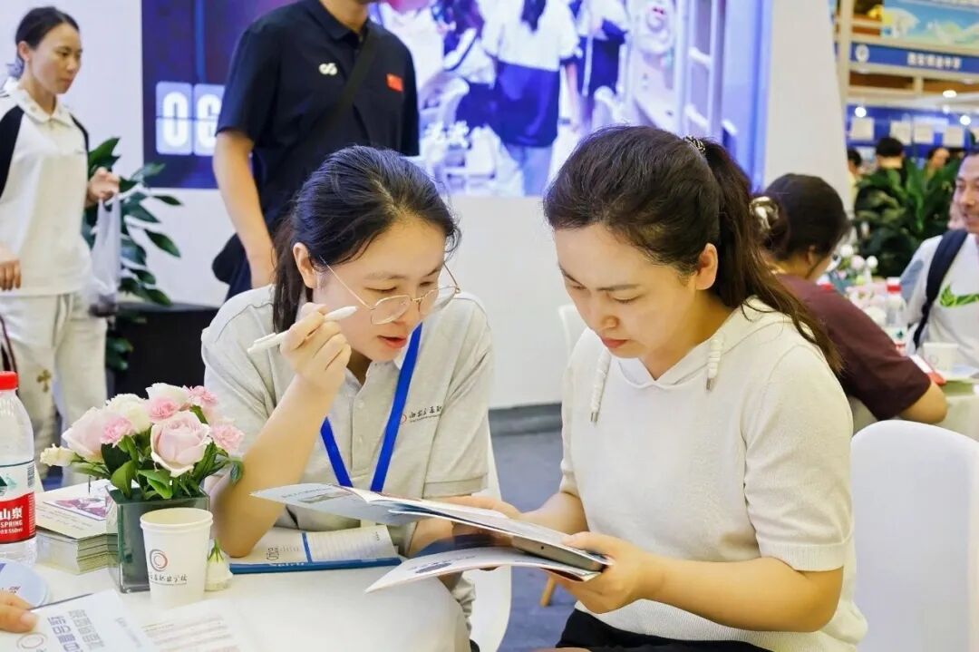 西安交通职业学校“靓响”西安中招会！现场报名学子络绎不绝...