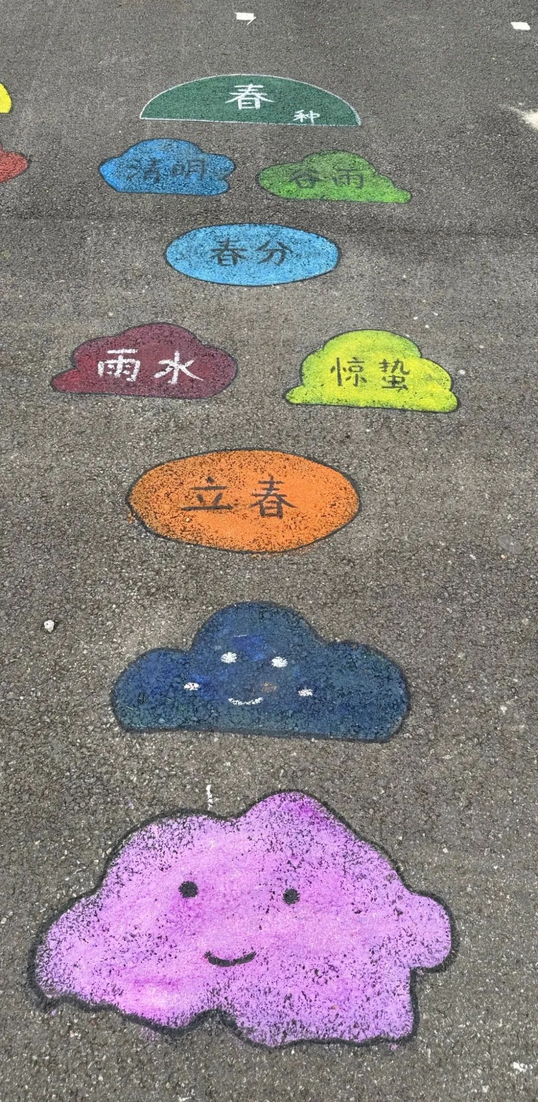 西京学院研究生党员以画传情 绘操场上的“红色课堂”