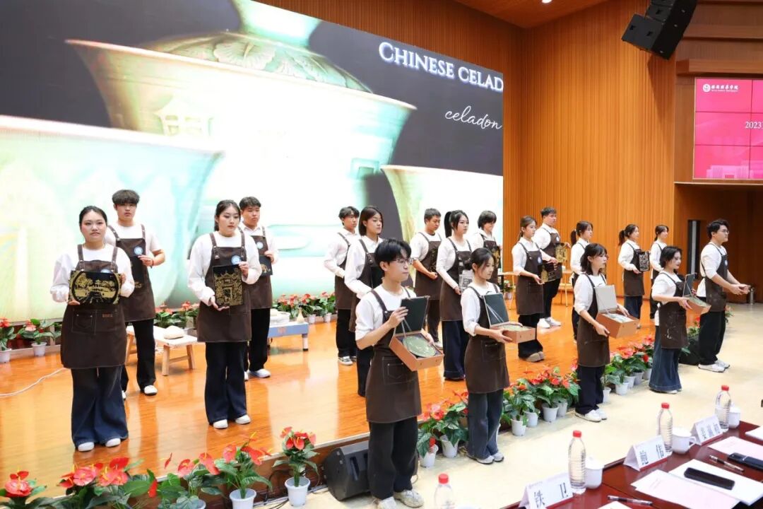 西安培华学院隆重举办2024-2025学年“姜维之班”创建成果汇报暨荣誉授予仪式 西安培华学院隆重举办2024-2025学年“姜维之班”创建成果汇报暨荣誉授予仪式