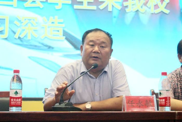 热烈欢迎两当县学生来我校学习深造6.jpg