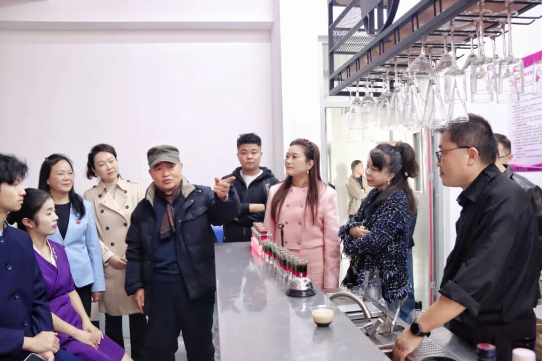 中国食文化研究会副会长一行到陕西旅游烹饪职业学院参观交流 中国食文化研究会副会长一行到陕西旅游烹饪职业学院参观交流