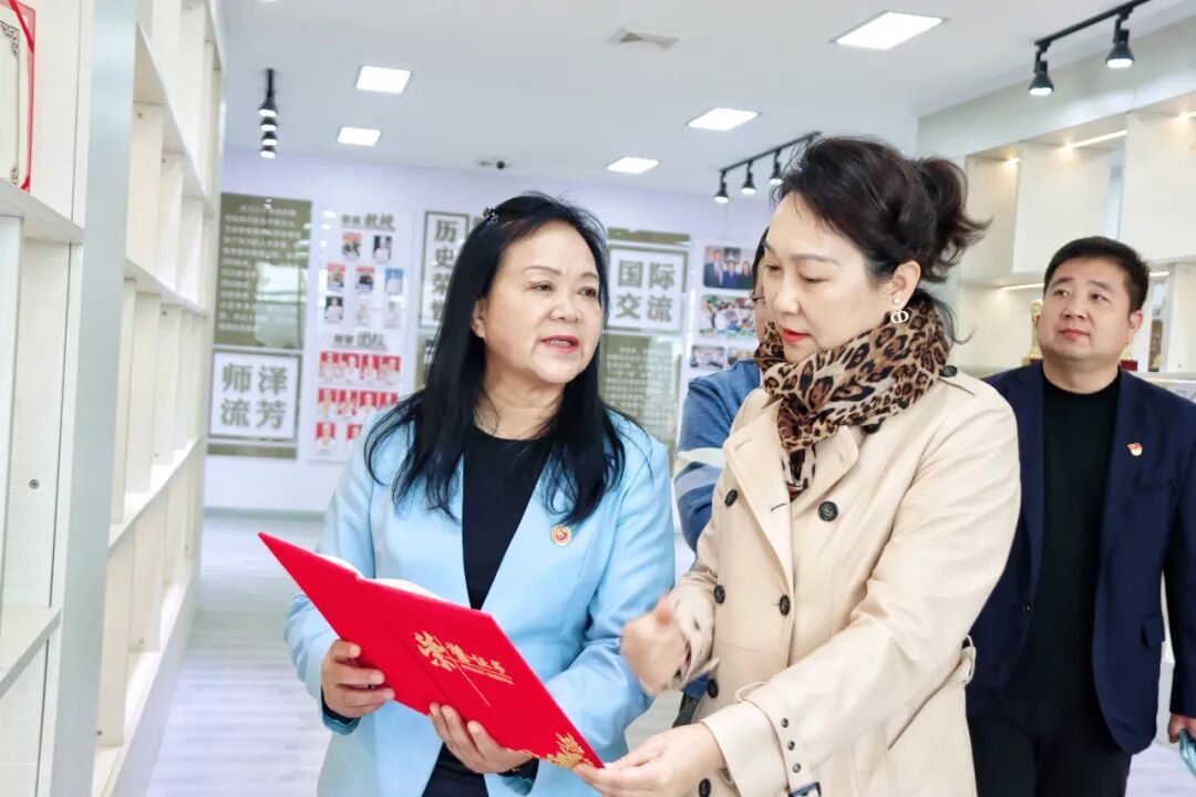 中国食文化研究会副会长一行到陕西旅游烹饪职业学院参观交流 中国食文化研究会副会长一行到陕西旅游烹饪职业学院参观交流