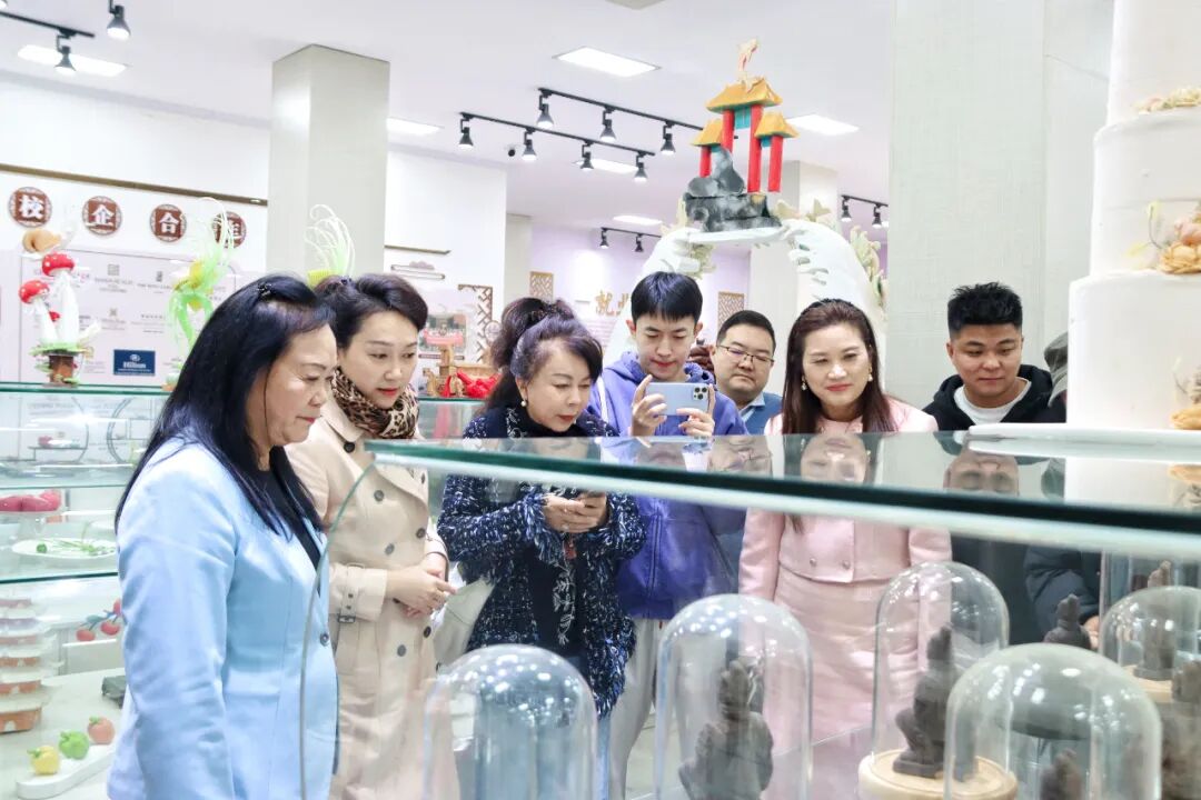 中国食文化研究会副会长一行到陕西旅游烹饪职业学院参观交流 中国食文化研究会副会长一行到陕西旅游烹饪职业学院参观交流