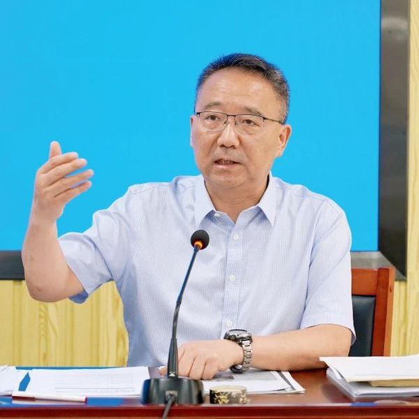 陕西开放大学党委书记龙治刚.jpg