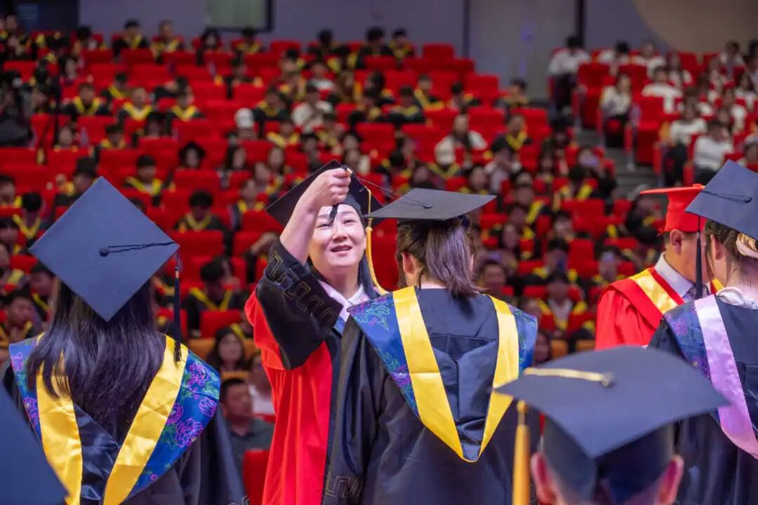 西安明德理工学院隆重举行2026届学生毕业典礼