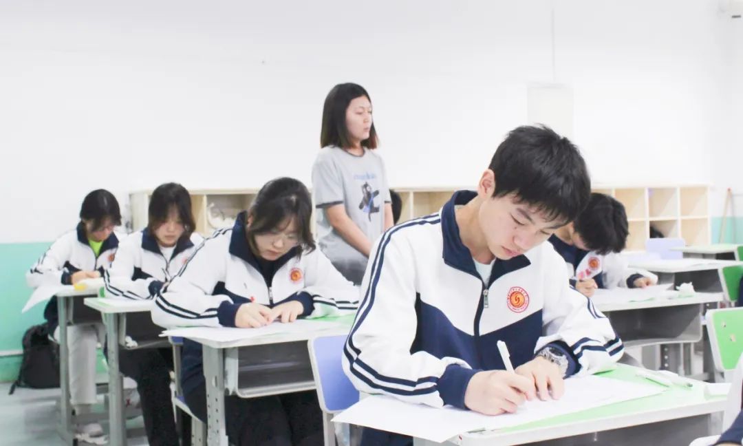 关注!西安东方职业高级中学期末考试正在进行时… 关注!西安东方职业高级中学期末考试正在进行时…