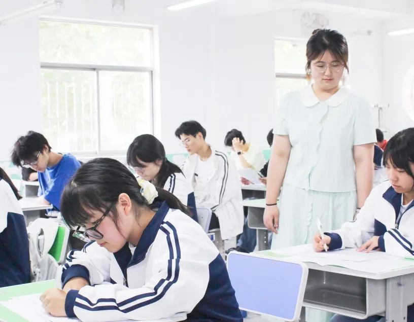 关注!西安东方职业高级中学期末考试正在进行时… 关注!西安东方职业高级中学期末考试正在进行时…