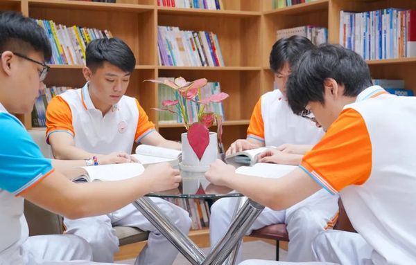 西安信息工程技师学院2025年春季招生指南.jpg