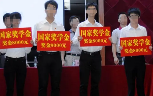 考研党迈入信息，多家高校陆续下发文件，许多考生坦言放弃3.png