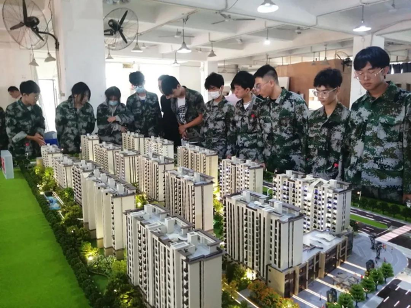 西安铁道技师学院联合西安赛野展览展示有限公司组织进行实地参观学习3.png