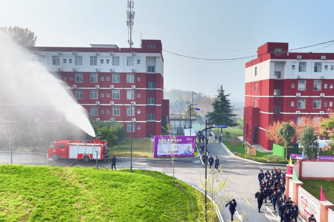 以练为战,防患未“燃” | 西安育华职业高中成功举行学生公寓消防应急疏散演练 以练为战,防患未“燃” | 西安育华职业高中成功举行学生公寓消防应急疏散演练