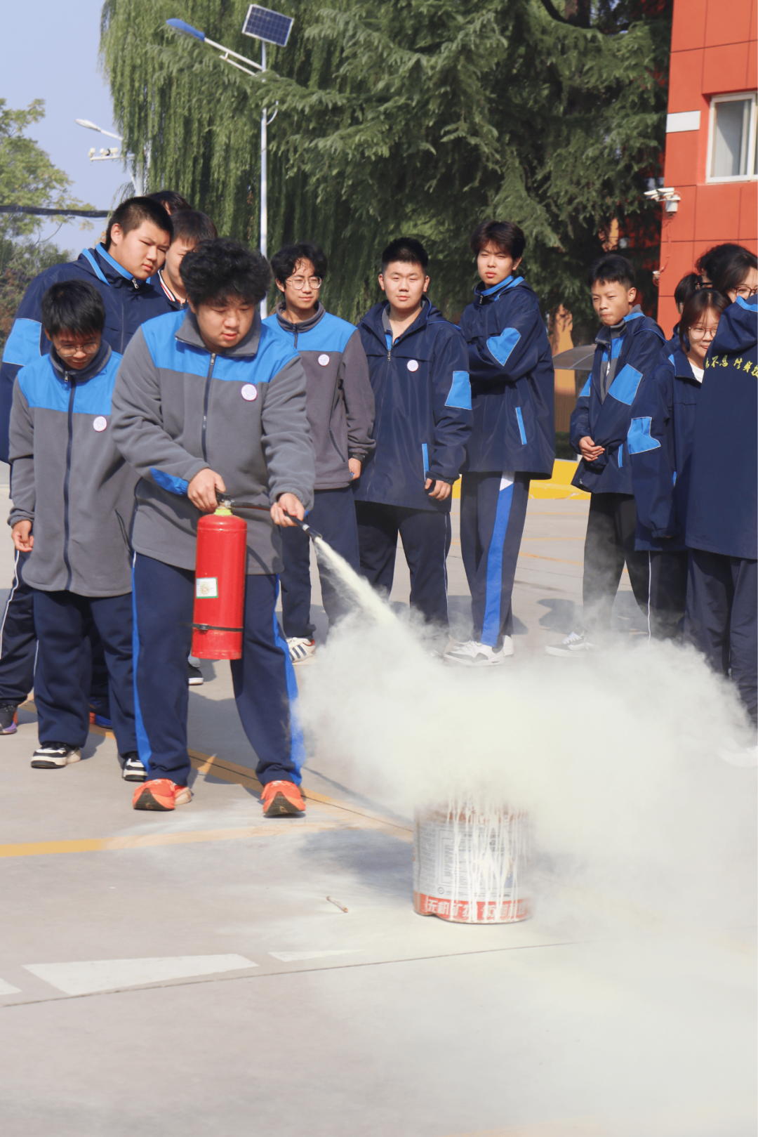 以练为战,防患未“燃” | 西安育华职业高中成功举行学生公寓消防应急疏散演练 以练为战,防患未“燃” | 西安育华职业高中成功举行学生公寓消防应急疏散演练
