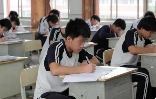 中考迈入“喜讯”，录取率将进一步提升到80%，普通学生松了一口气1.png