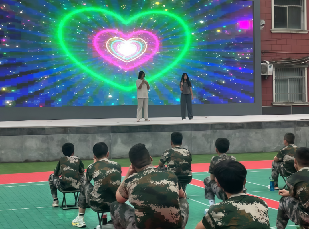 青春集结,星光闪耀!西安东方职业高级中学夏令营联欢晚会燃情落幕 青春集结,星光闪耀!西安东方职业高级中学夏令营联欢晚会燃情落幕