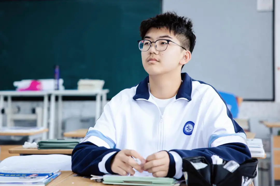 西安现代综合职业高中曹柏瑞在2025“朱雀杯”上荣获了全国二等奖。 西安现代综合职业高中曹柏瑞在2025“朱雀杯”上荣获了全国二等奖。