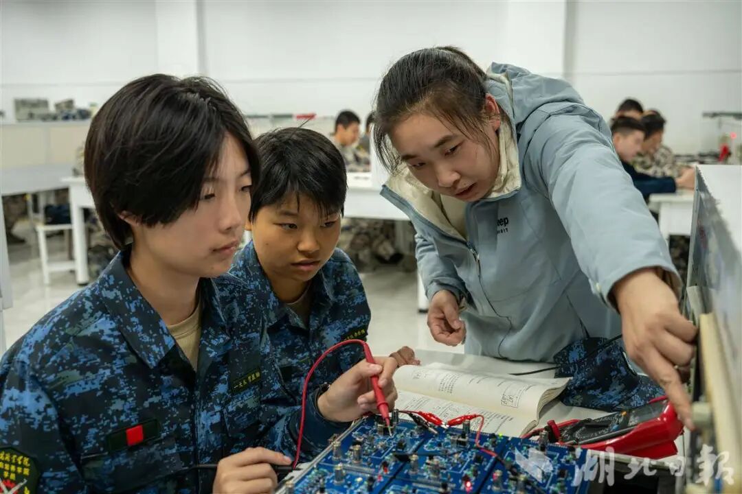 高考604分就读高职！她的目标：电子对抗专业兵