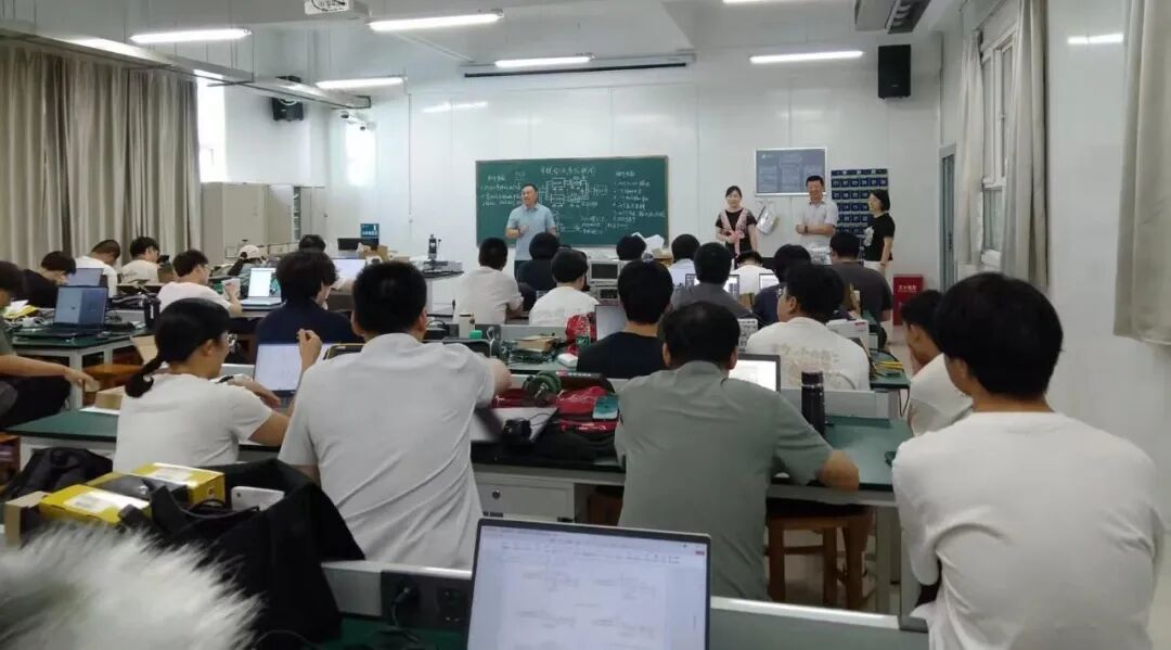 喜报！西京学院学子在2026年全国大学生电子设计竞赛中载誉而归