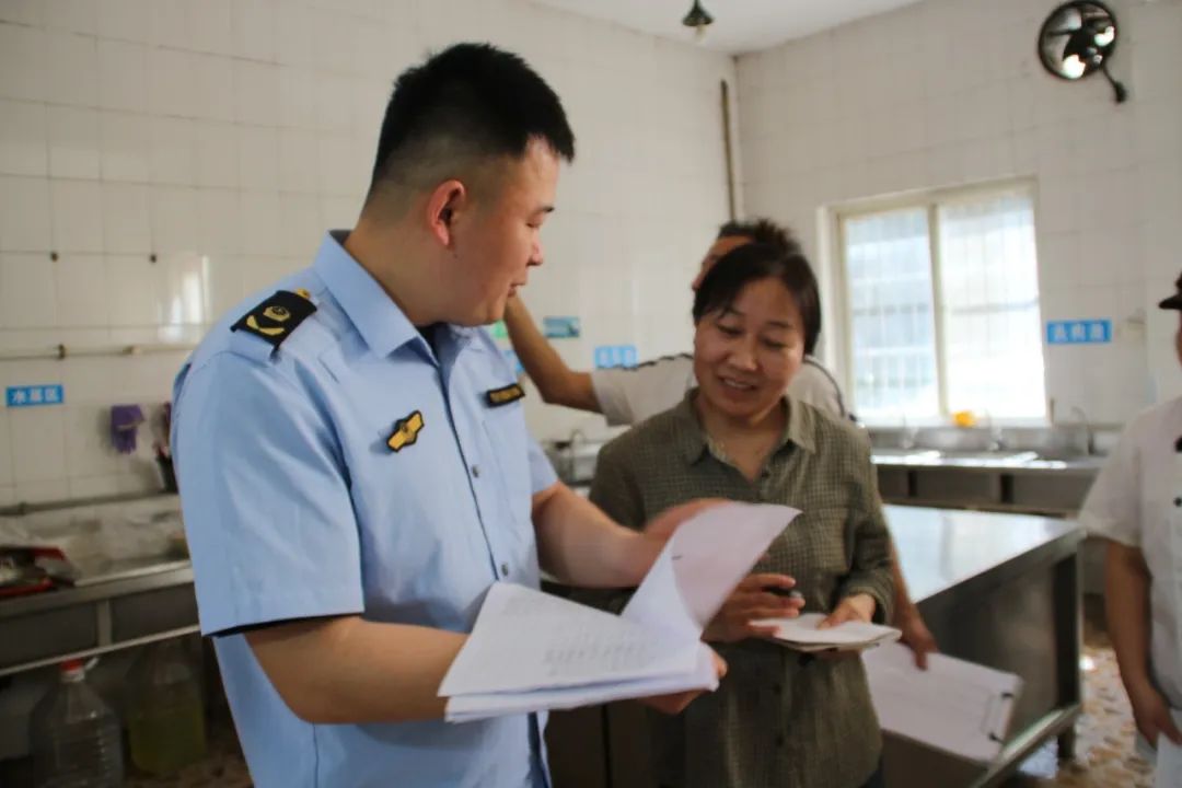 西安石油化工技工学校成功开展食品安全应急演练