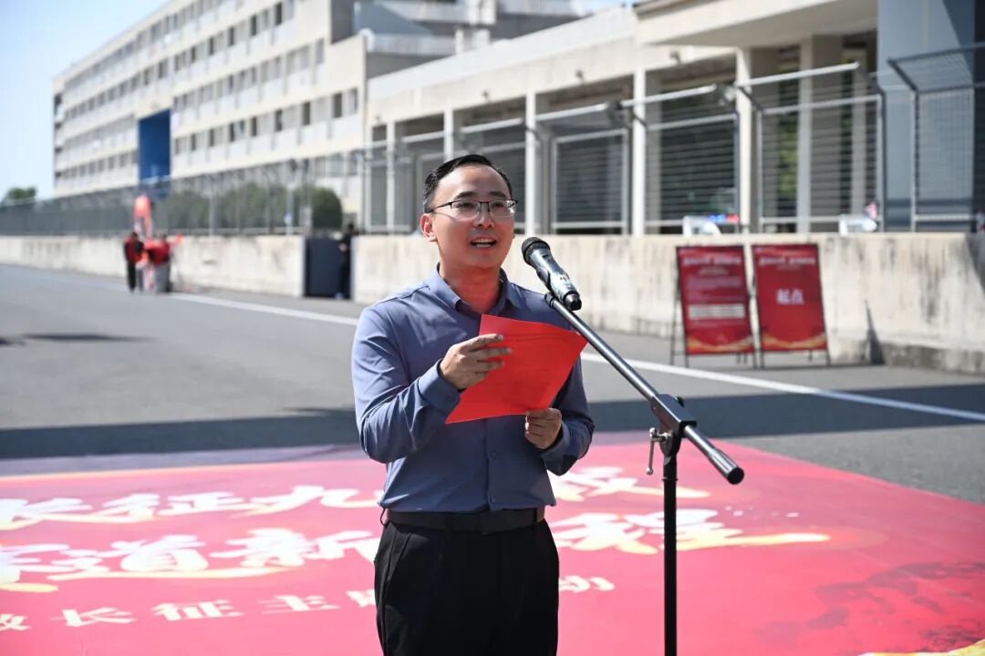 西安汽车职业大学举办校园微长征主题赛道拉练活动
