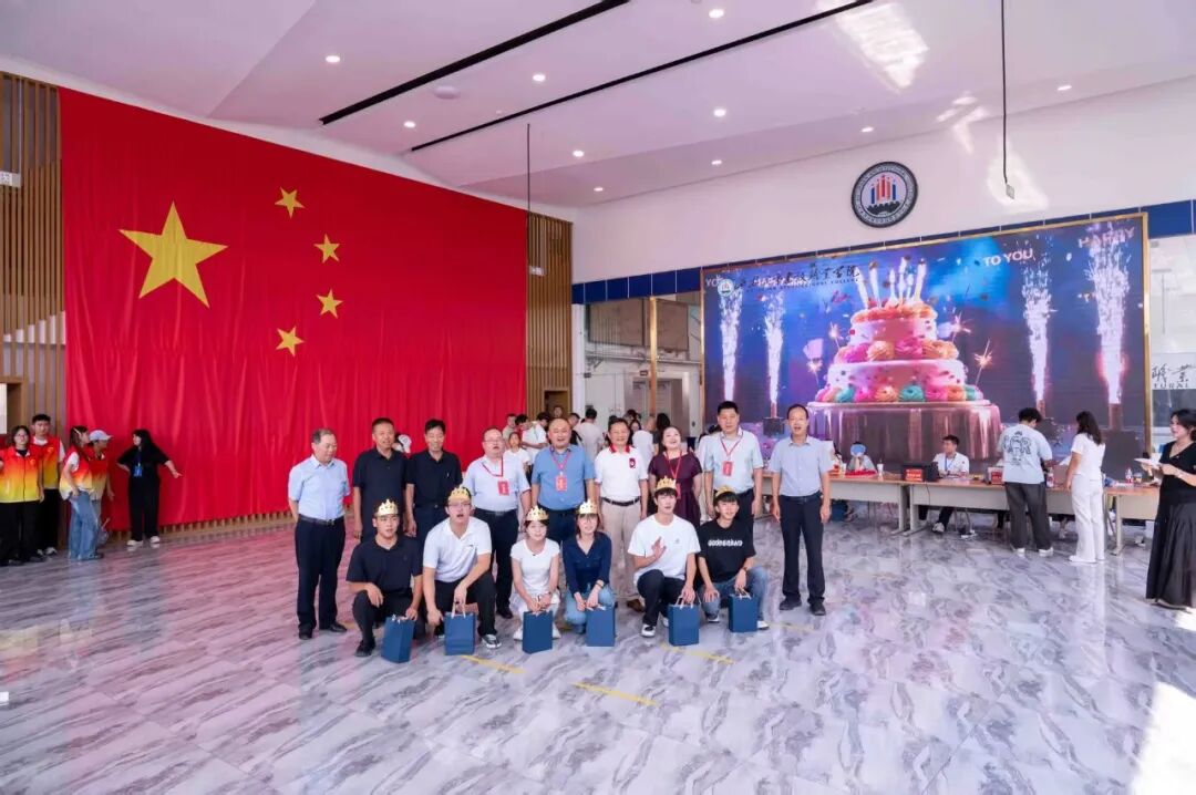 “新”光熠熠｜多图直击西安城市建设职业学院2026级新生报到现场！