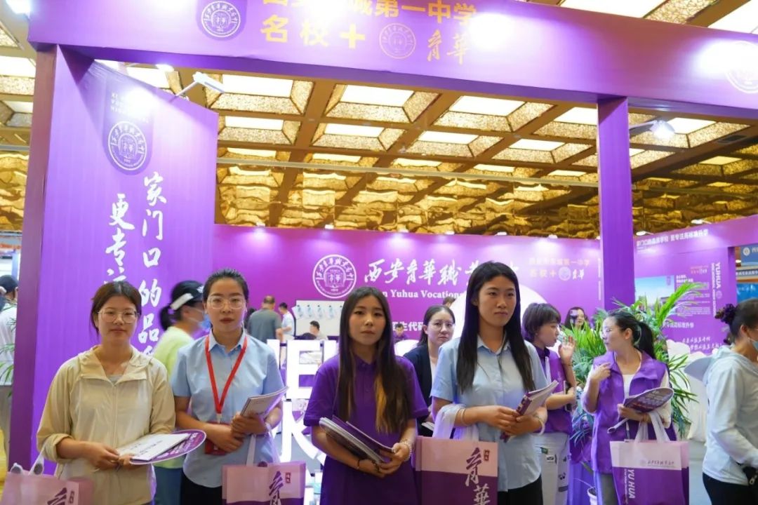 火速围观 | 西安育华职业高中中招会首日火爆现场正在进行时