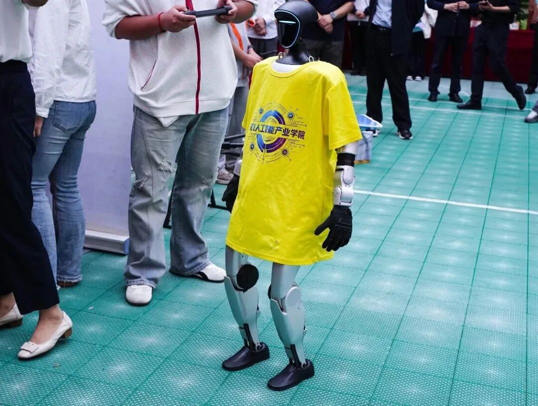西安新高教职业高中参加灞桥区2026年职业教育活动暨全民终身学习活动