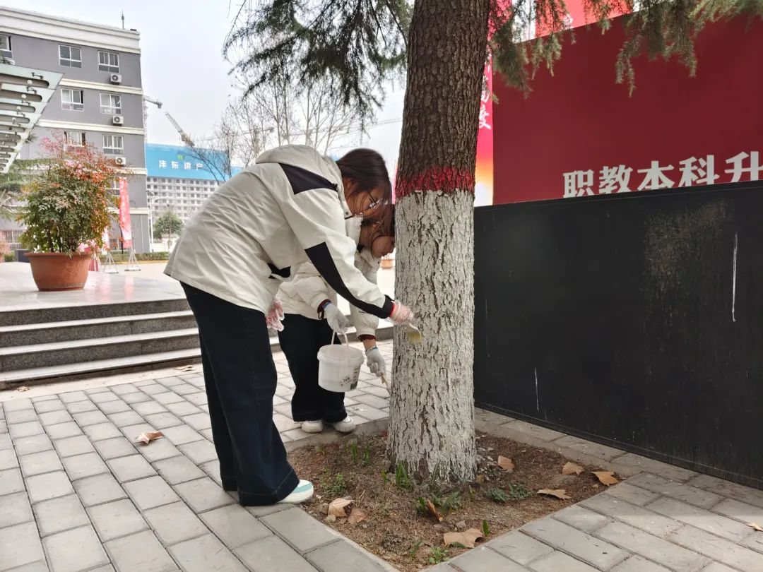 绿意盎然，播种希望—西安轨道交通技师学院植树节活动纪实