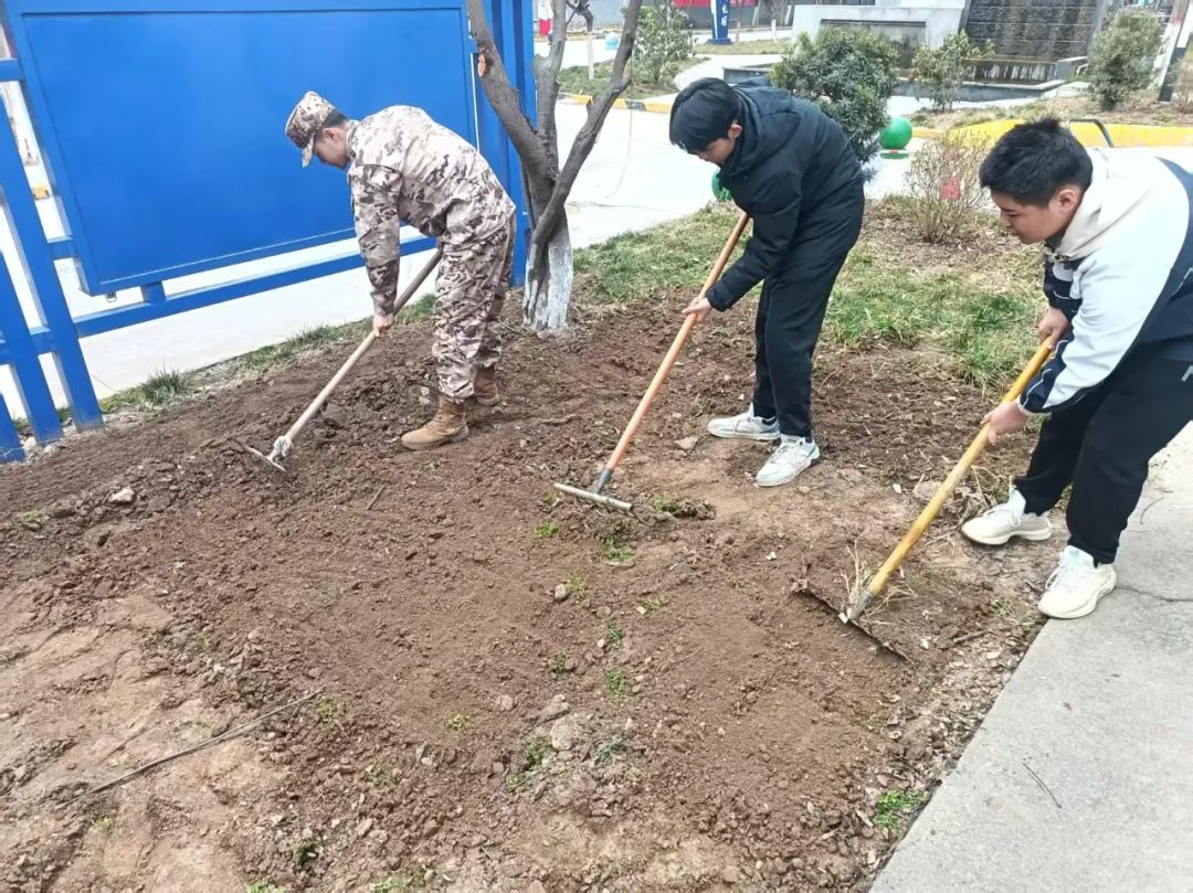 绿意盎然，播种希望—西安轨道交通技师学院植树节活动纪实
