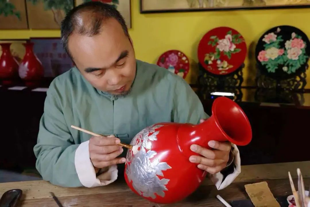 喜报|西安科技大学高新学院教师李程获"全国劳动模范"荣誉称号！