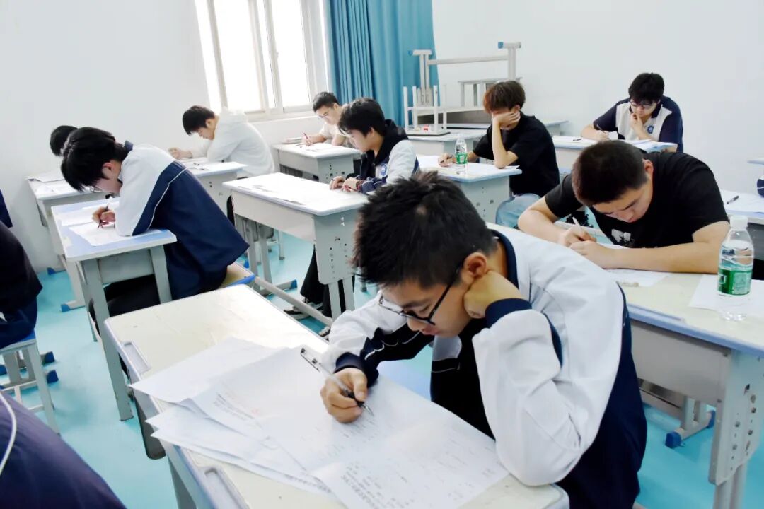 西安轨道交通技工学校开展职教单招文化课校内摸底测试
