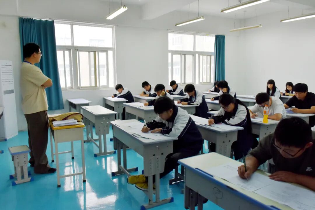 西安轨道交通技工学校开展职教单招文化课校内摸底测试