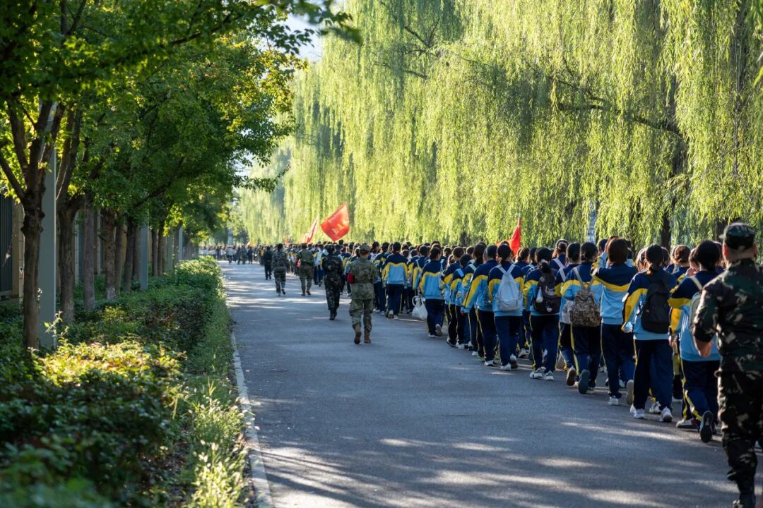 晨光励行 当“燃”青春丨16公里！西安明德理工学院学子步履淬成长！