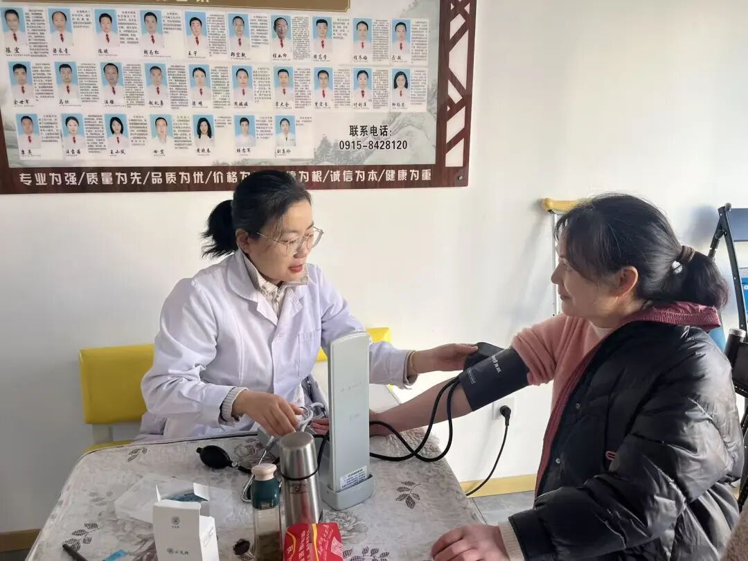 西安海棠职业学院深入平利县开展“双百工程”精准帮扶活动