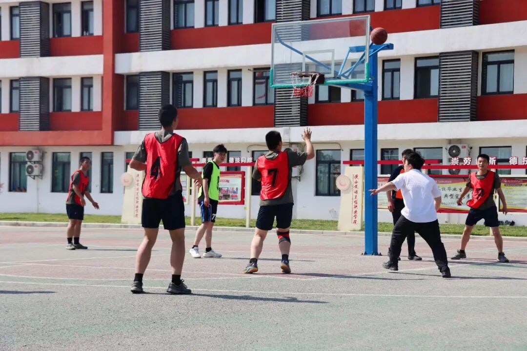 陕西旅游烹饪职业学院第三届春季校园趣味运动会盛大举行