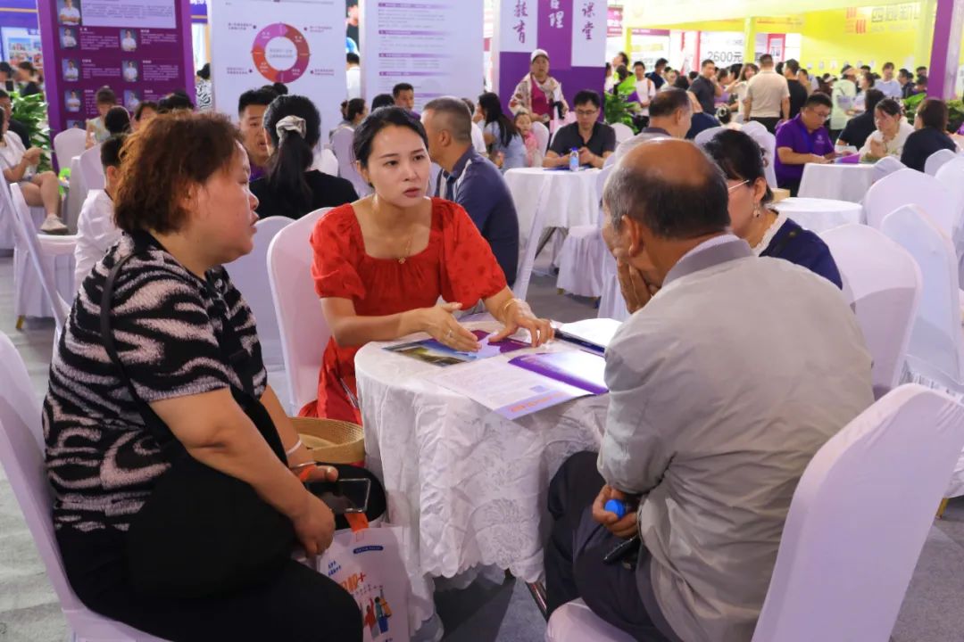 直击现场 | 西安育华职业高中2025年浐灞中招会火热进行中...