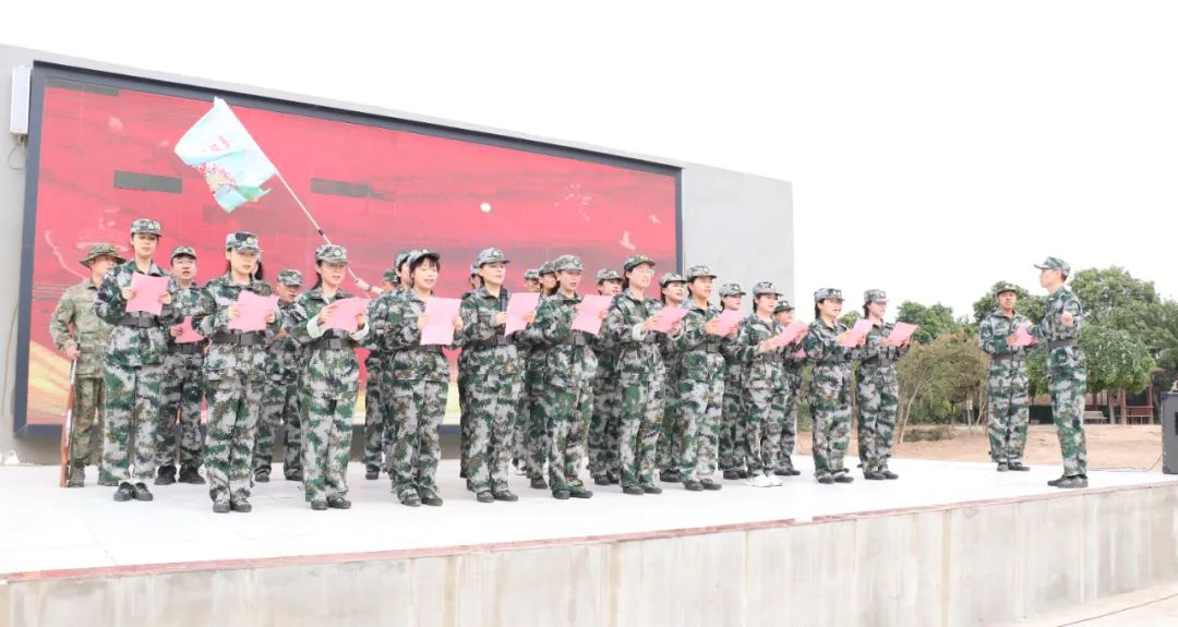 凝心聚力 勇往直前丨陕西旅游烹饪职业学院2025年暑期教师拓展训练圆满结束