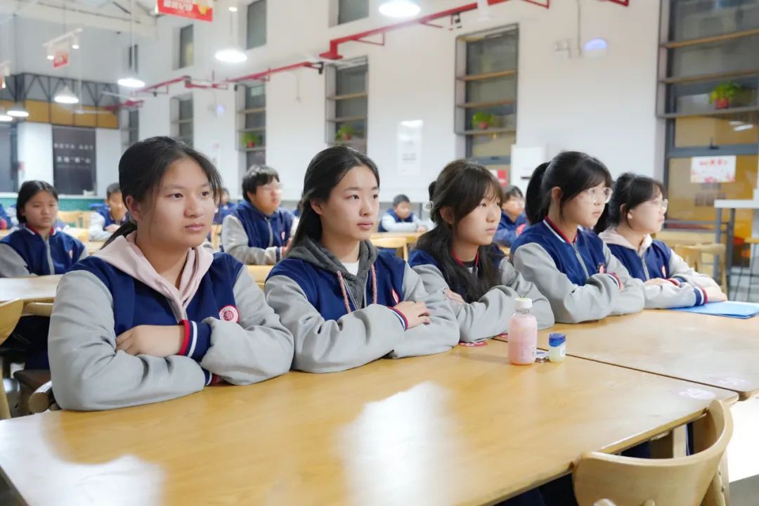 西安博雅艺术职业高中举行弘扬雷锋精神主题演讲比赛